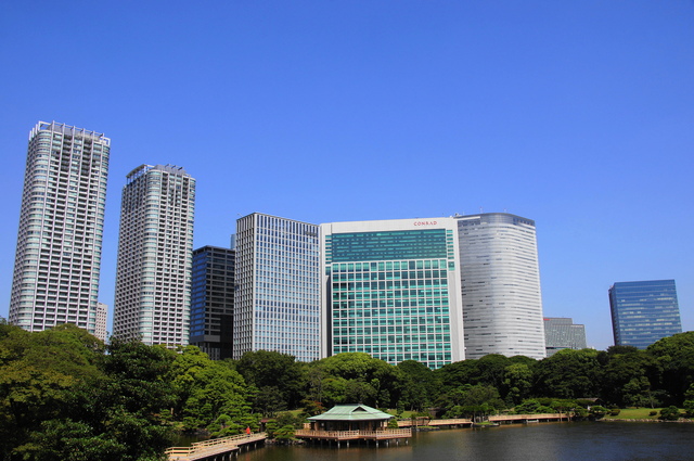 春のオフィス街の様子